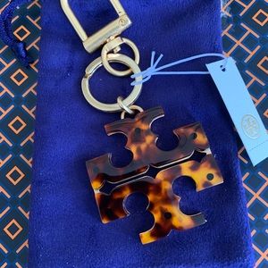 TORY BURCH STACKED TORTOISE KEYFOB IR CHARM. NWT
